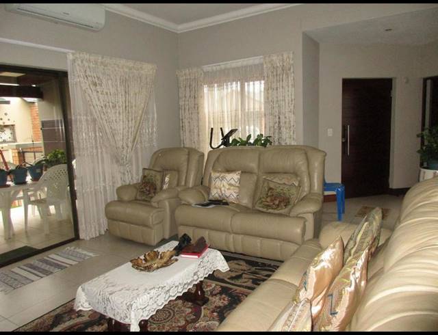 2 BEDROOM TOWNHOUSE FOR SALE IN RETIRE AT MIDSTREAM